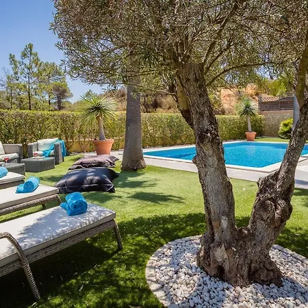 Вилла Vale Do Garrao Sleeps 8 With Pool Air Con And Wifi