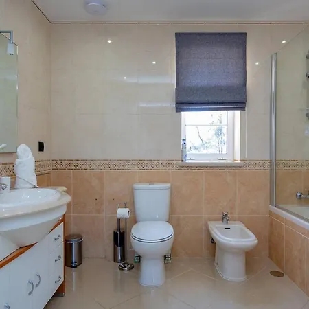 Вилла Vale Do Garrao Sleeps 8 With Pool Air Con And Wifi Кинта-до-Лаго