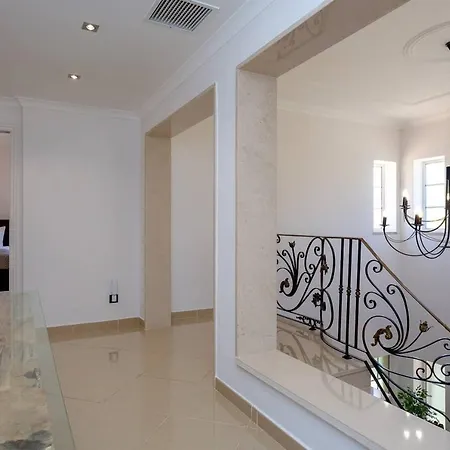 Vale Do Garrao Sleeps 8 With Pool Air Con And Wifi Вилла Кинта-до-Лаго