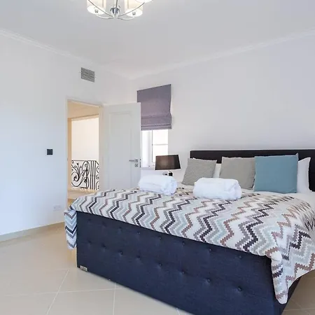 Vale Do Garrao Sleeps 8 With Pool Air Con And Wifi